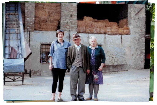 Luigi e Teresa con la nipote Loredana, icona